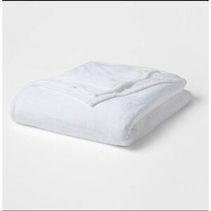 Room Essentials Plush Bed Blanket Throw